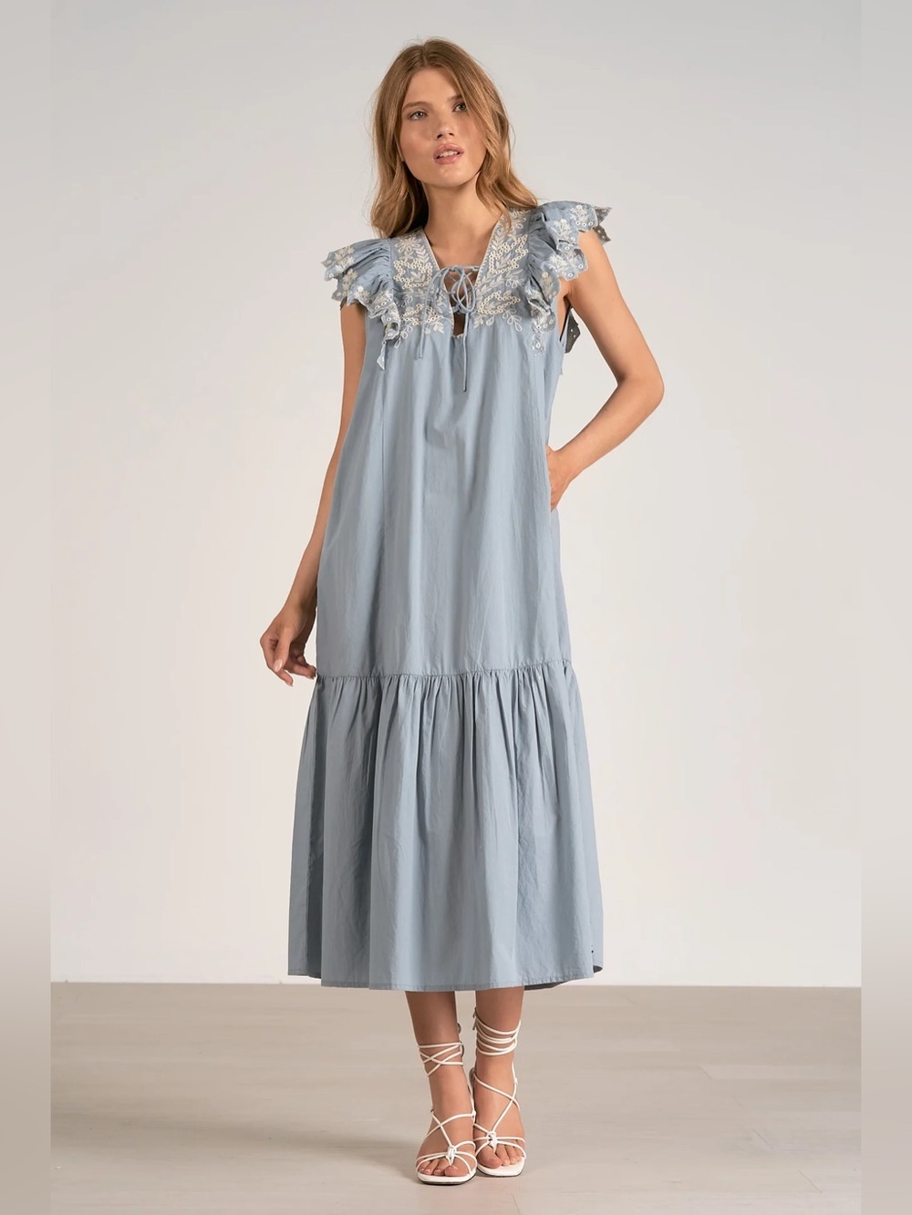 Elan Embroidered Tiered Midi Dress w/ Pockets M Ruffle sleeve Medium